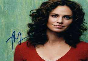 Amy Brenneman Signature