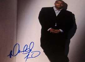 Donald Faison Signature