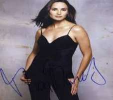 Mia Maestro Signature