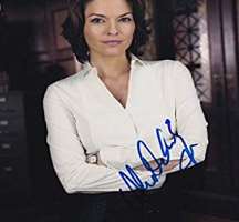 Alana De la Garza Signature