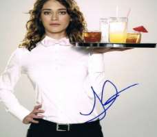 Lizzy Caplan Signature