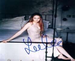 Leelee Sobieski Signature