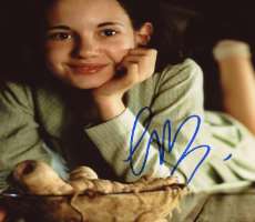 Ivana Baquero Signature