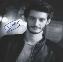 Pierre Niney Signature