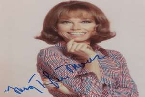 Mary Tyler Moore Signature