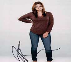 Ariel Winter Signature