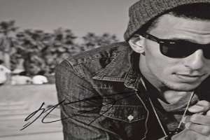 Khleo Thomas Signature