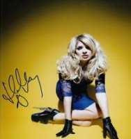 Holly Willoughby Signature