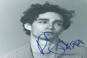 Robert Sheehan Signature