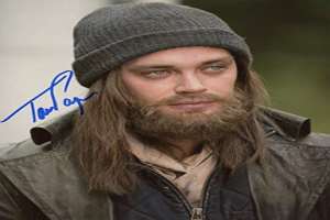 Tom Payne Signature