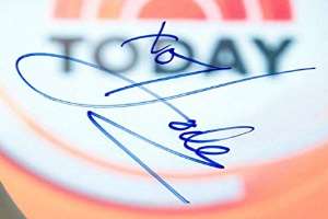 Hoda Kotb Signature