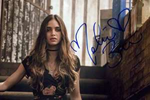Melissa Barrera Signature