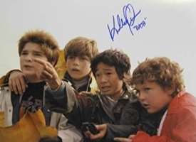 Jonathan Ke Quan Signature