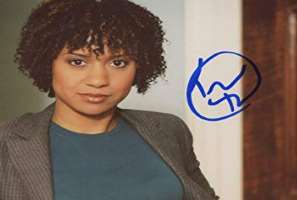Tracie Thoms Signature