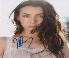 Hannah Marks Signature