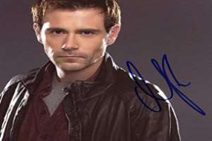 Matt Ryan (Actor) Signature