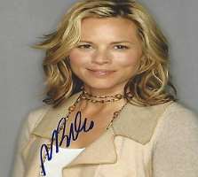 Maria Bello Signature