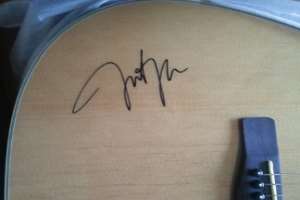 Justin Moore Signature