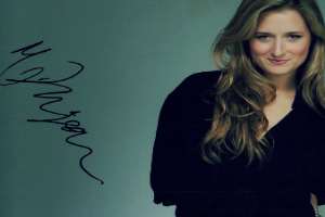 Grace Gummer Signature