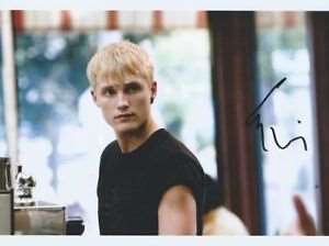Toby Hemingway Signature