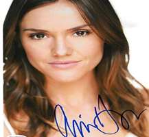 Erinn Hayes Signature