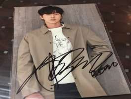 Park Hae-jin Signature