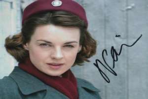 Jessica Raine Signature