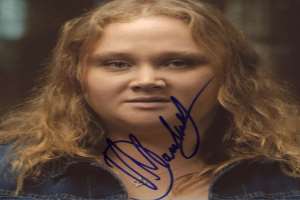 Danielle Macdonald Signature
