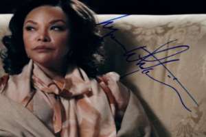 Lynn Whitfield Signature