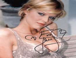 Eva Herzigova Signature