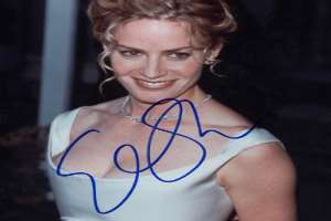 Elisabeth Shue Signature