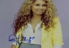 Haley Reinhart Signature