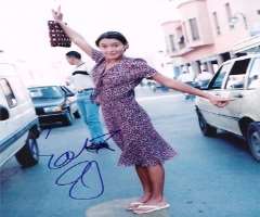 Emma De Caunes Signature