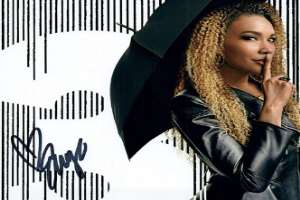 Emmy Raver-Lampman Signature