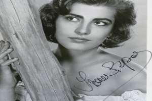 Irene Papas Signature