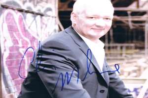 Colin Mochrie Signature