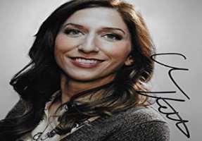 Chelsea Peretti Signature