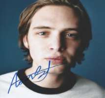 Aaron Stanford Signature