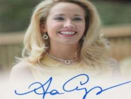 Anna Camp Signature