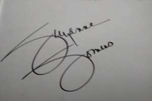 Suzanne Somers Signature