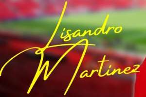 Lisandro Martinez Signature