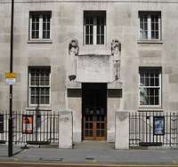 Amanda Drew Beauchamp College, Royal Academy of Dramatic Art, Royal Court Theatre