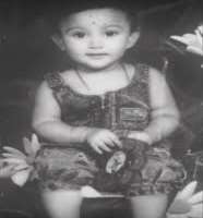 Oviya Childhood Image