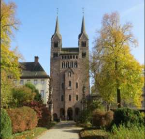 Carolingian Westwork and Civitas Corvey