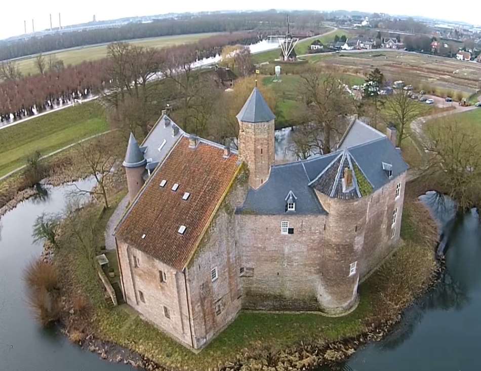 Kasteel Waardenburg
