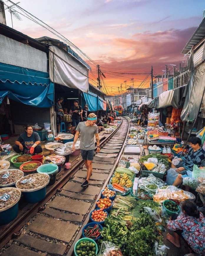 Maeklong Railway Market