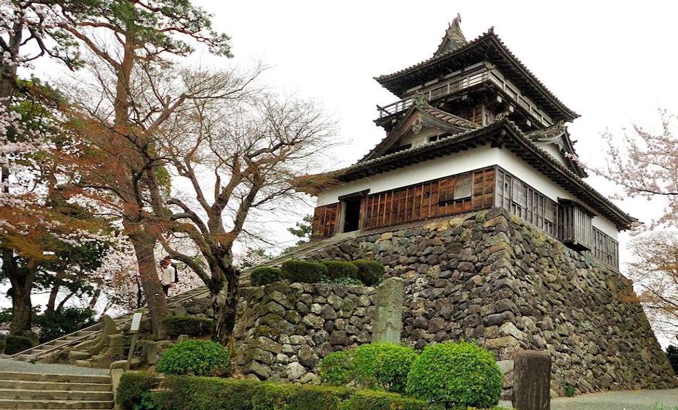 Maruoka Castle