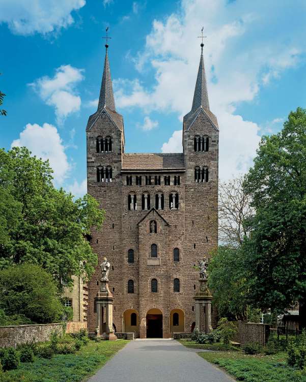 Carolingian Westwork and Civitas Corvey