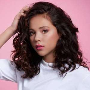 Breanna Yde contact