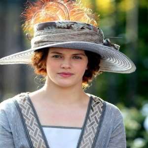 Jessica Brown Findlay Birthday, Real Name, Age, Weight, Height, Family ...